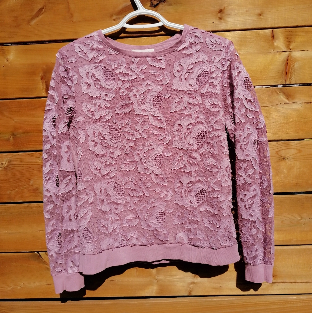 Lovely sweater. Used conditions and